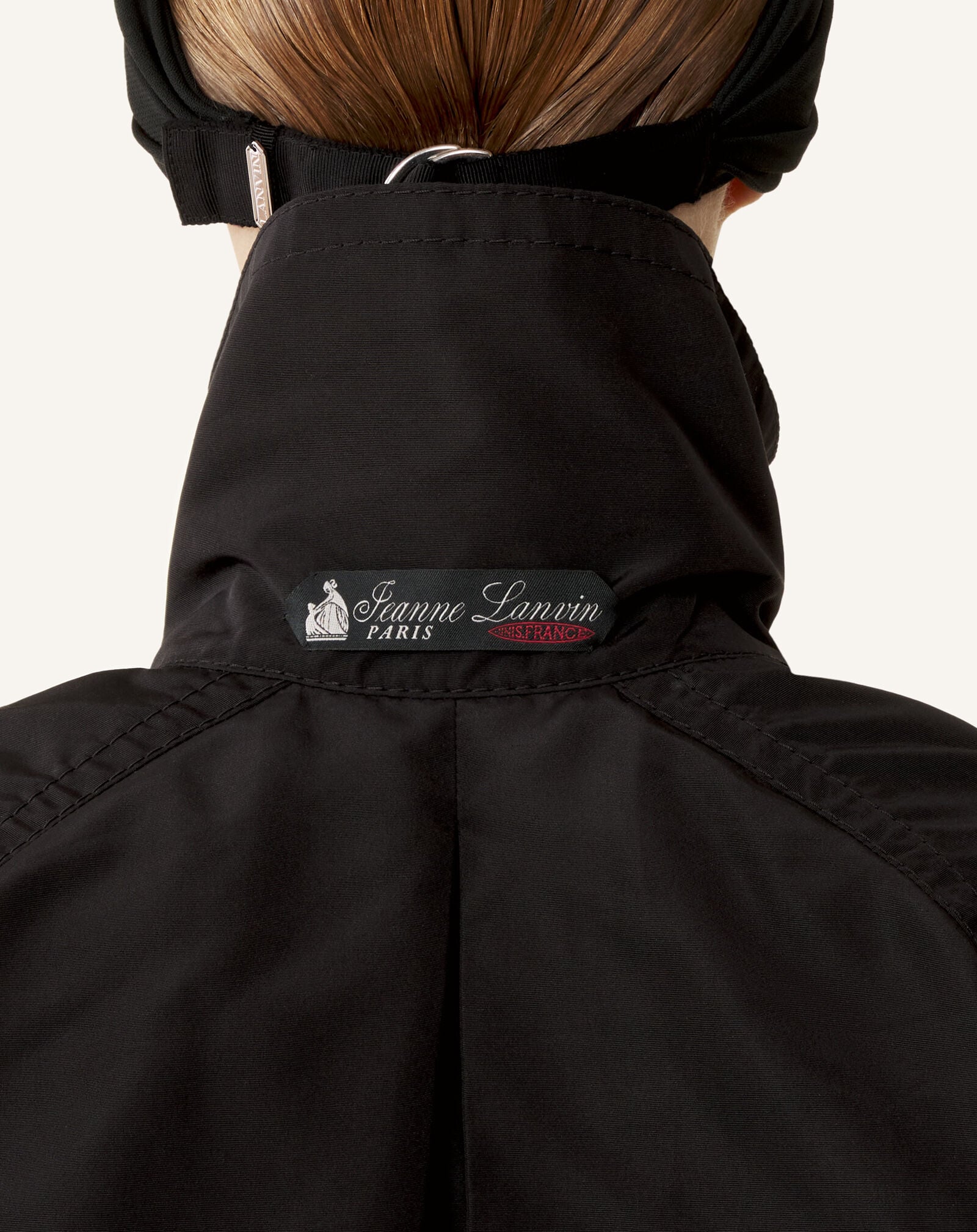 TRENCHCOAT AUS ZWEI MATERIALIEN AUS SEIDENFAILLE UND CHARMEUSE Lanvin TRENCHCOAT AUS ZWEI MATERIALIEN AUS SEIDENFAILLE UND CHARMEUSE Schwarz RWCO01586334E26