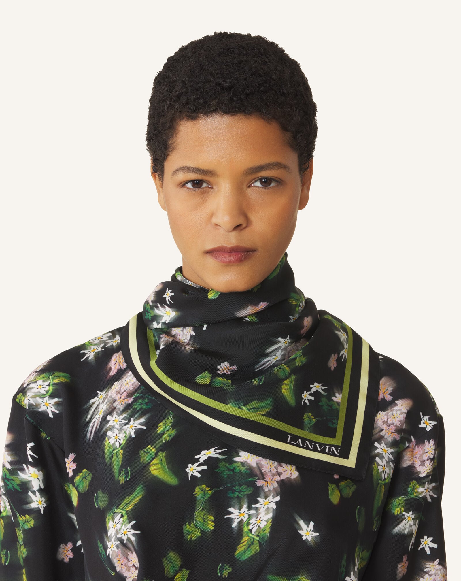 90X90 SQUARE PRINTS DREAMY DAISY Lanvin 90X90 SQUARE PRINTS DREAMY DAISY Black AWSAPSC21SDGH26