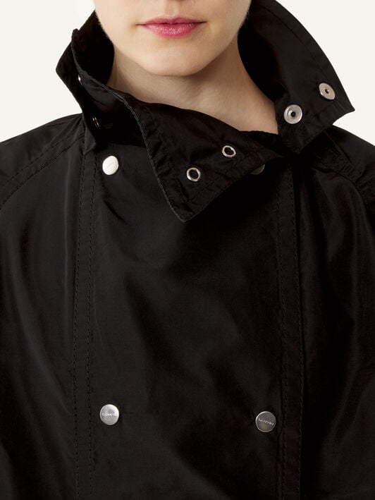 TRENCHCOAT AUS ZWEI MATERIALIEN AUS SEIDENFAILLE UND CHARMEUSE Lanvin TRENCHCOAT AUS ZWEI MATERIALIEN AUS SEIDENFAILLE UND CHARMEUSE Schwarz RWCO01586334E26