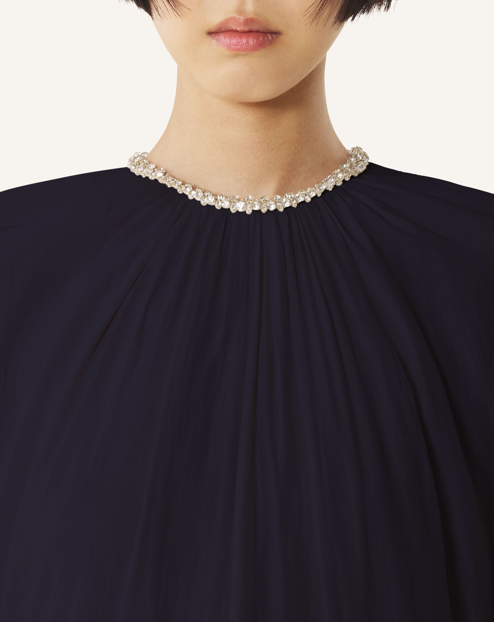 BESTICKTES KLEID AUS CHARMEUSE Lanvin BESTICKTES KLEID AUS CHARMEUSE Marineblau RWDR90294778P26