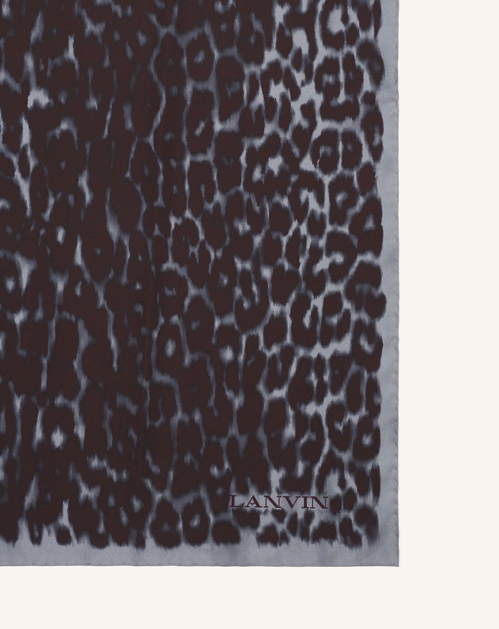 CARRÉ EN SOIE IMPRIMÉ LÉOPARD Lanvin CARRÉ EN SOIE IMPRIMÉ LÉOPARD Gris AWSARFO11SLPH25