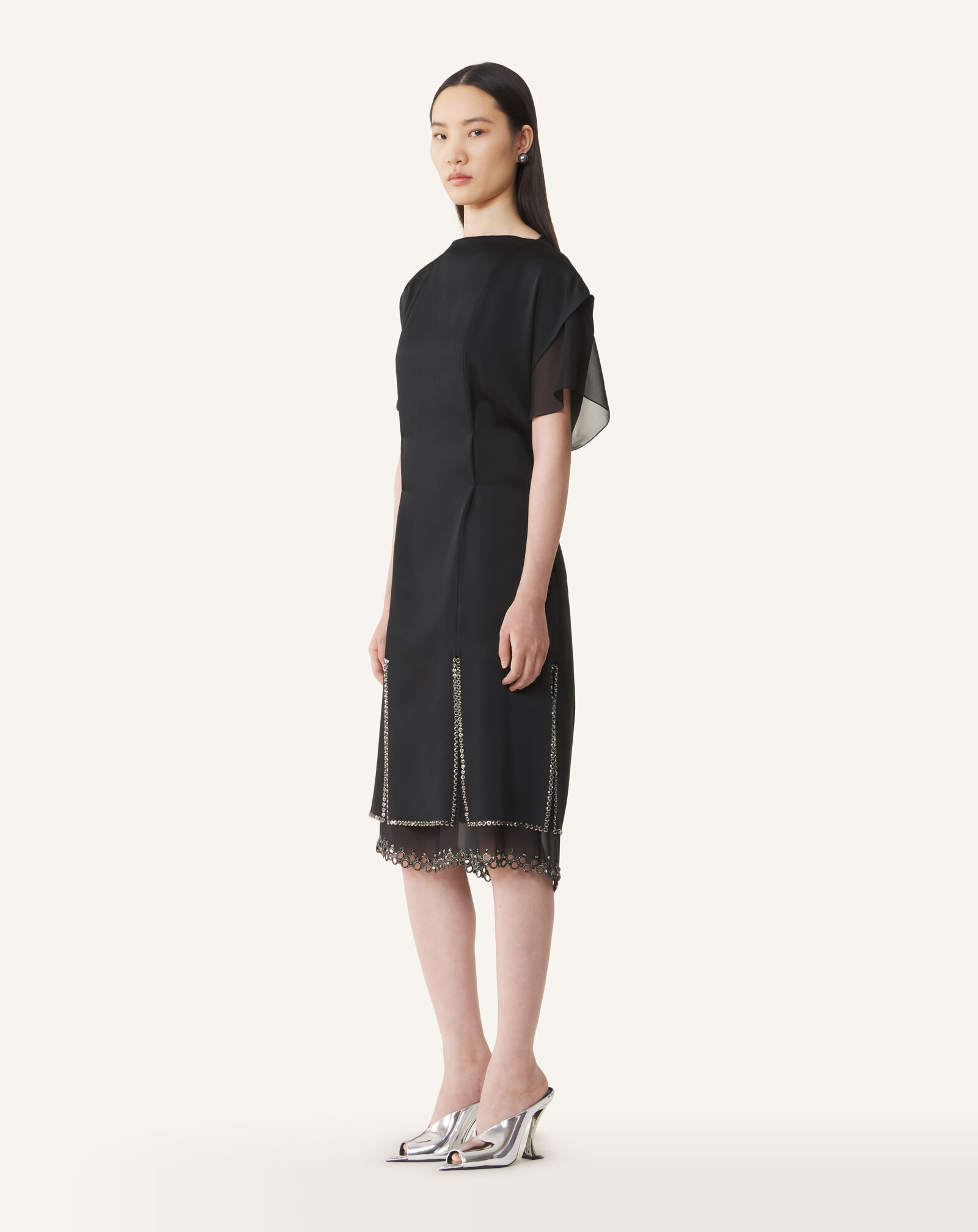 BESTICKTES MIDIKLEID AUS SATIN Lanvin BESTICKTES MIDIKLEID AUS SATIN Schwarz RWDR90266390A26