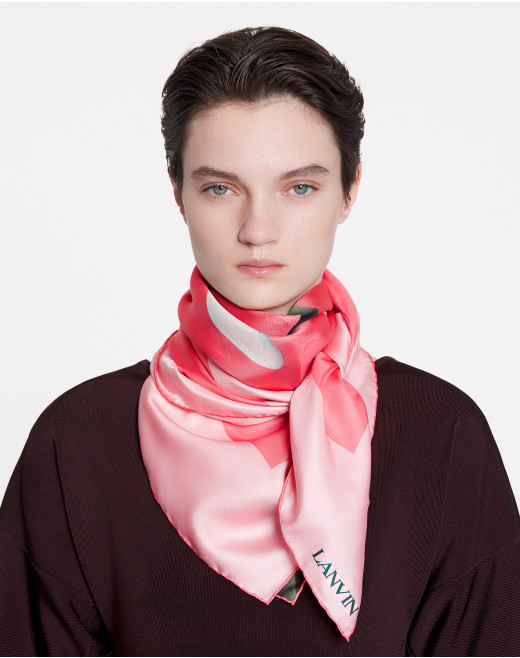 CARRE IMPRIME FLEUR EN SOIE